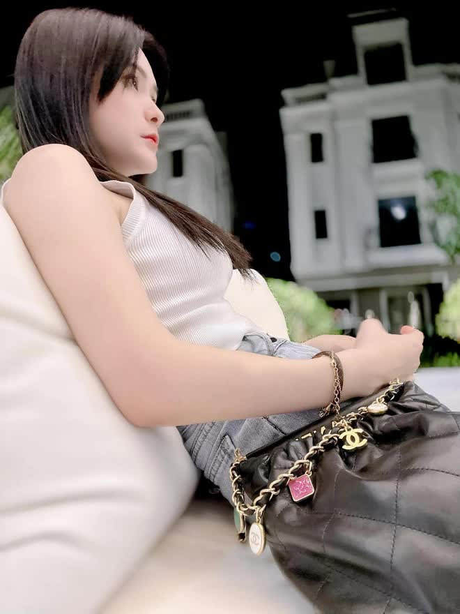 Bị nghi mua túi Hermès cá sấu bạch tạng dởm, Đoàn Di Băng tung ngay bằng chứng, khoe chồng bỏ 8 tỷ mua vui cho mình - Ảnh 15. Bị nghi mua túi Hermès cá sấu bạch tạng dởm, Đoàn Di Băng tung ngay bằng chứng, khoe chồng bỏ 8 tỷ mua vui cho mình - Ảnh 15.