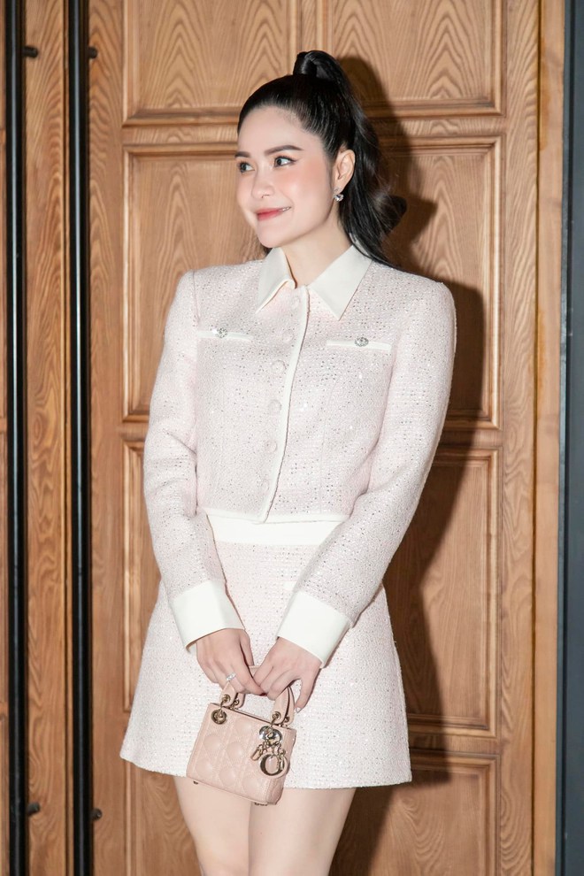 Bị nghi mua túi Hermès cá sấu bạch tạng dởm, Đoàn Di Băng tung ngay bằng chứng, khoe chồng bỏ 8 tỷ mua vui cho mình - Ảnh 14. Bị nghi mua túi Hermès cá sấu bạch tạng dởm, Đoàn Di Băng tung ngay bằng chứng, khoe chồng bỏ 8 tỷ mua vui cho mình - Ảnh 14.