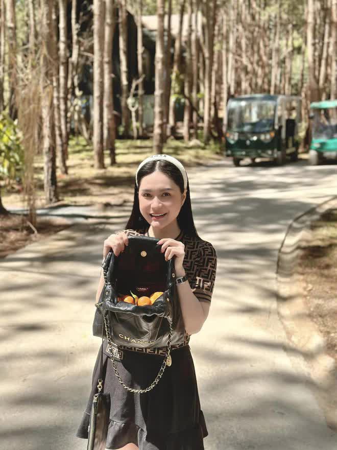 Bị nghi mua túi Hermès cá sấu bạch tạng dởm, Đoàn Di Băng tung ngay bằng chứng, khoe chồng bỏ 8 tỷ mua vui cho mình - Ảnh 13. Bị nghi mua túi Hermès cá sấu bạch tạng dởm, Đoàn Di Băng tung ngay bằng chứng, khoe chồng bỏ 8 tỷ mua vui cho mình - Ảnh 13.