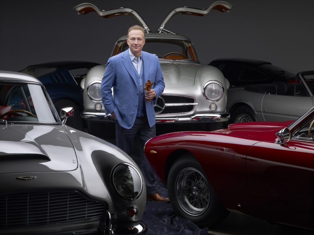 Đôi giày cũ nát trông như đồ bỏ đi, 1 đại gia sẵn sàng xuống tiền 10 tỷ để mua bằng được: Nguyên nhân đằng sau đầy bất ngờ - Ảnh 4.