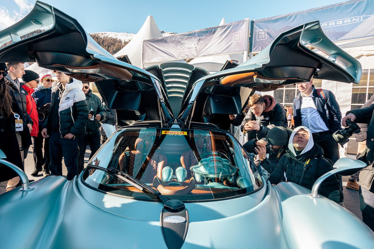 Trong đúng 2 ngày, một địa chỉ bất ngờ lột xác thành chốn gặp gỡ của giới siêu giàu, lác mắt với loạt xe hiếm có tiền cũng không mua được - Ảnh 4.