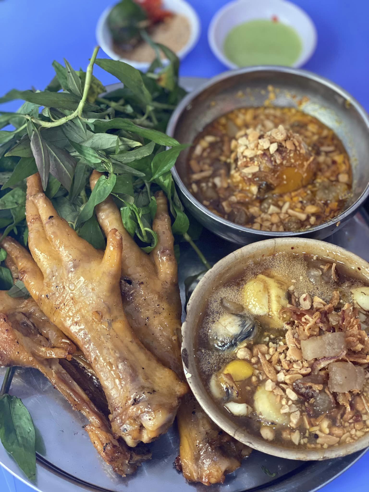 Những hàng quán nổi tiếng ở TP.HCM với câu chuyện nuôi con ăn học thành tài, mua nhà tiền tỷ - Ảnh 10.