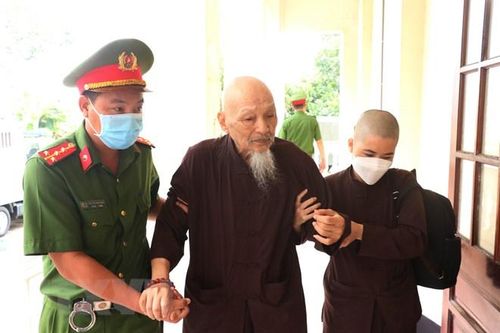 Triệu tập 2 luật sư từng bào chữa cho các bị cáo ở Tịnh thất Bồng Lai - Ảnh 1.