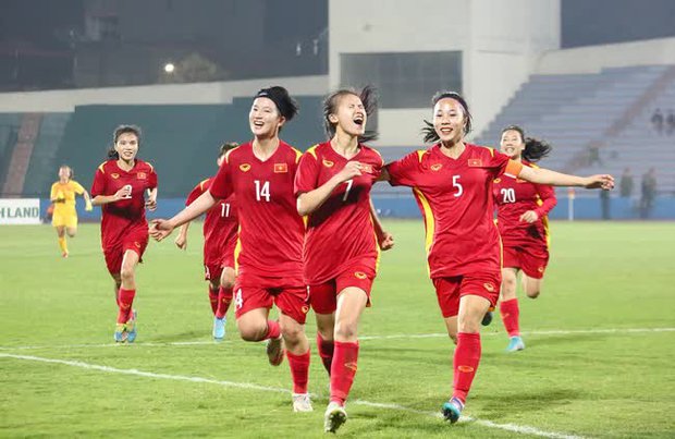  Ngất ngây trước vẻ đẹp của mỹ nhân làng bóng đá, đội trưởng U20 nữ Việt Nam: Quyết liệt trên sân cỏ, nóng bỏng ở đời thường - Ảnh 1.
