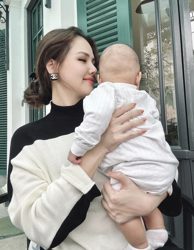 Hội mẹ bỉm quý tộc bầu bí hay sau sinh vẫn lung linh như thời son rỗi, vừa giỏi chăm con vừa khéo chăm mình - Ảnh 21. Hội mẹ bỉm quý tộc bầu bí hay sau sinh vẫn lung linh như thời son rỗi, vừa giỏi chăm con vừa khéo chăm mình - Ảnh 21.