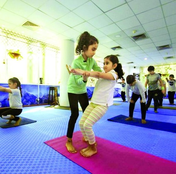 Phá kỷ lục Guinness khi hoàn thành khoá đào tạo, trở thành HLV dạy Yoga trong 200 giờ, cô bé 7 tuổi khiến cả thế giới thán phục: Đúng tuổi trẻ tài cao! - Ảnh 4.