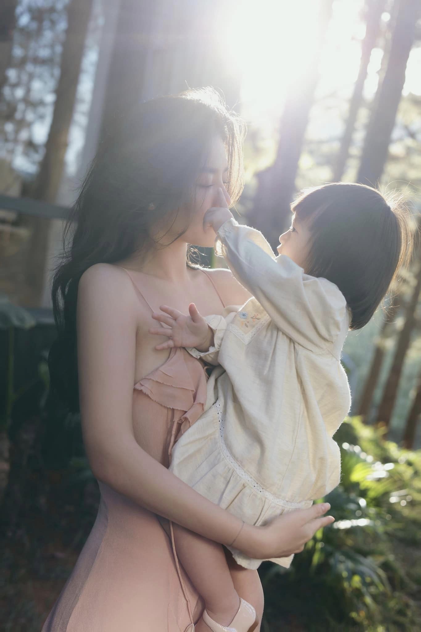 Hội mẹ bỉm quý tộc bầu bí hay sau sinh vẫn lung linh như thời son rỗi, vừa giỏi chăm con vừa khéo chăm mình - Ảnh 30. Hội mẹ bỉm quý tộc bầu bí hay sau sinh vẫn lung linh như thời son rỗi, vừa giỏi chăm con vừa khéo chăm mình - Ảnh 30.