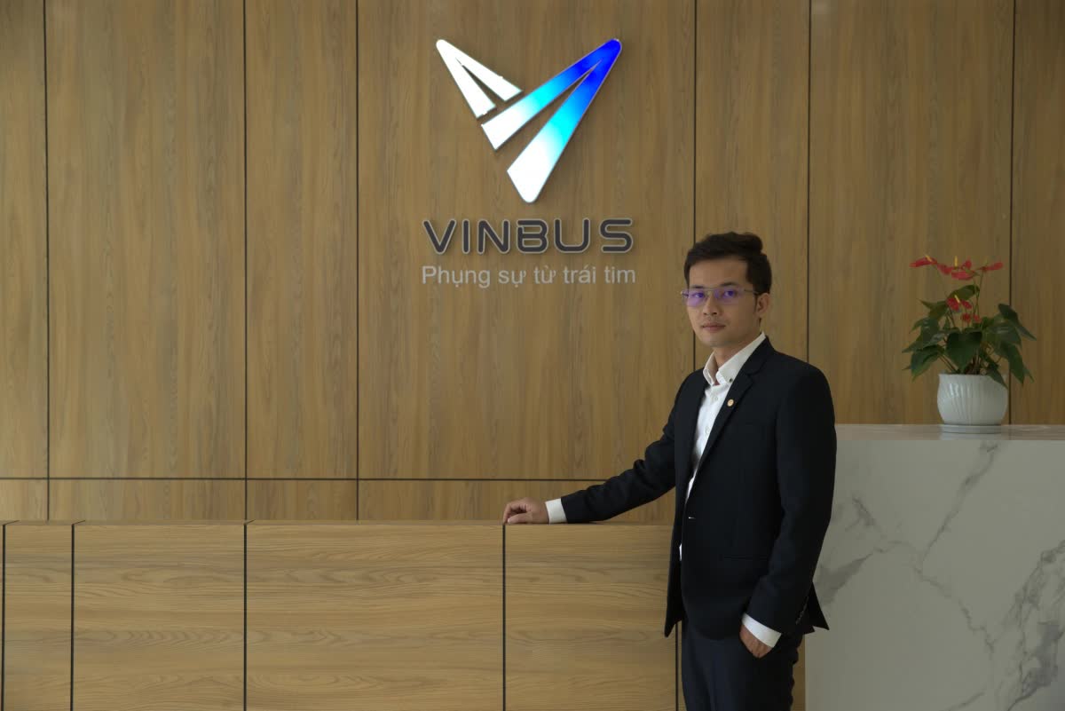 9X xóm ngụ cư được tỷ phú Phạm Nhật Vượng “chọn mặt gửi vàng” làm CEO của GSM: 18 tuổi thành lập nhà máy dệt riêng, 27 tuổi đầu quân cho Vingroup, là nhân tài được Forbes vinh danh - Ảnh 2. 9X xóm ngụ cư được tỷ phú Phạm Nhật Vượng “chọn mặt gửi vàng” làm CEO của GSM: 18 tuổi thành lập nhà máy dệt riêng, 27 tuổi đầu quân cho Vingroup, là nhân tài được Forbes vinh danh - Ảnh 2.