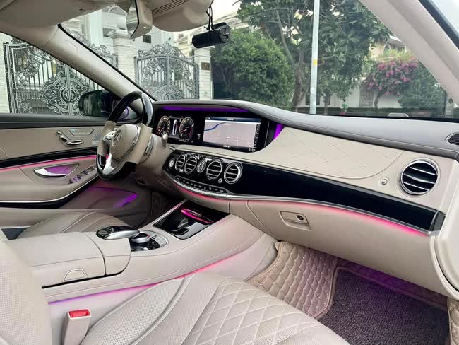 Đã Maybach lại còn ngũ quý 6, chiếc S 450 này đi 3 năm bán lại giá gần bằng xe mới - Ảnh 4. Đã Maybach lại còn ngũ quý 6, chiếc S 450 này đi 3 năm bán lại giá gần bằng xe mới - Ảnh 4.