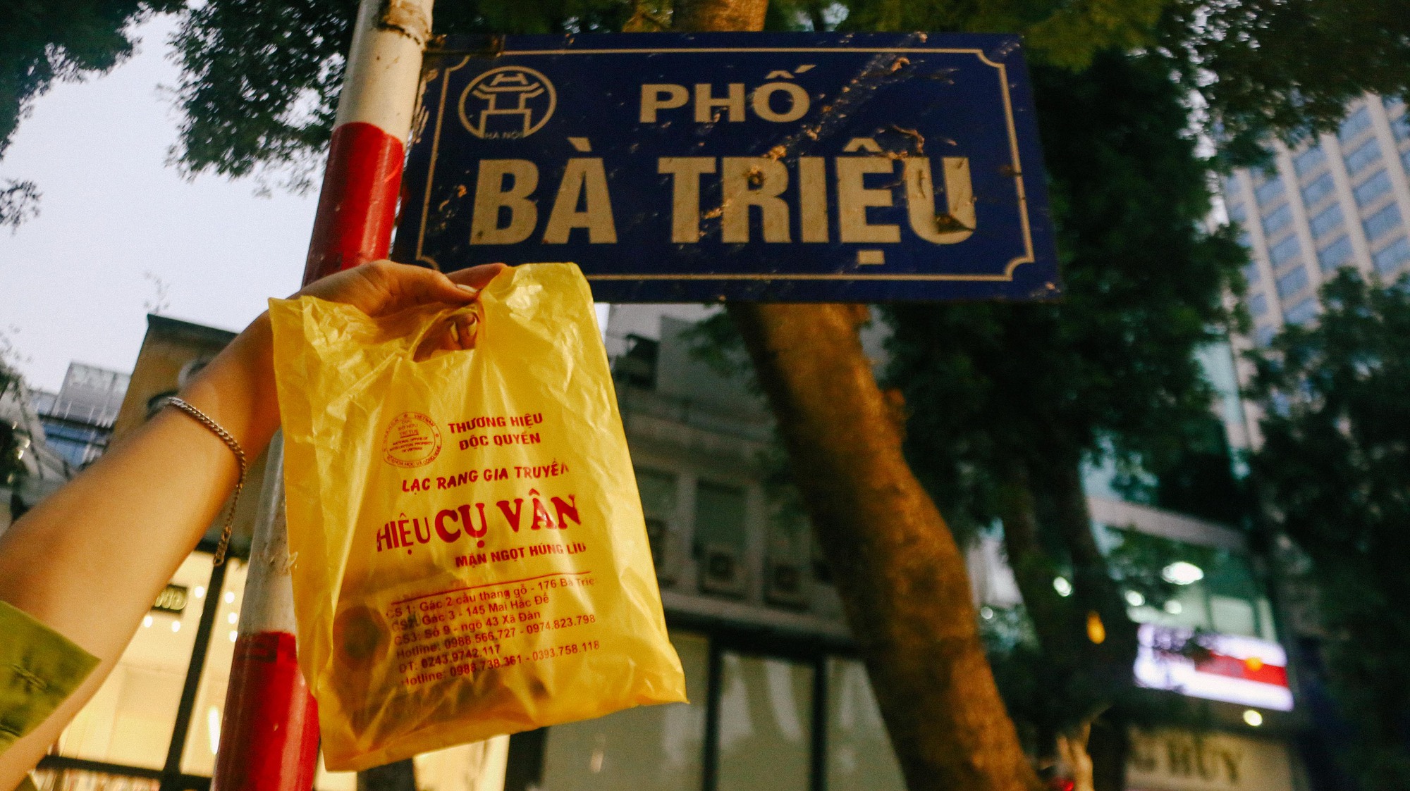 Hoang mang trước con phố có nhiều “bà Vân” nhất Hà Nội - Ảnh 8.
