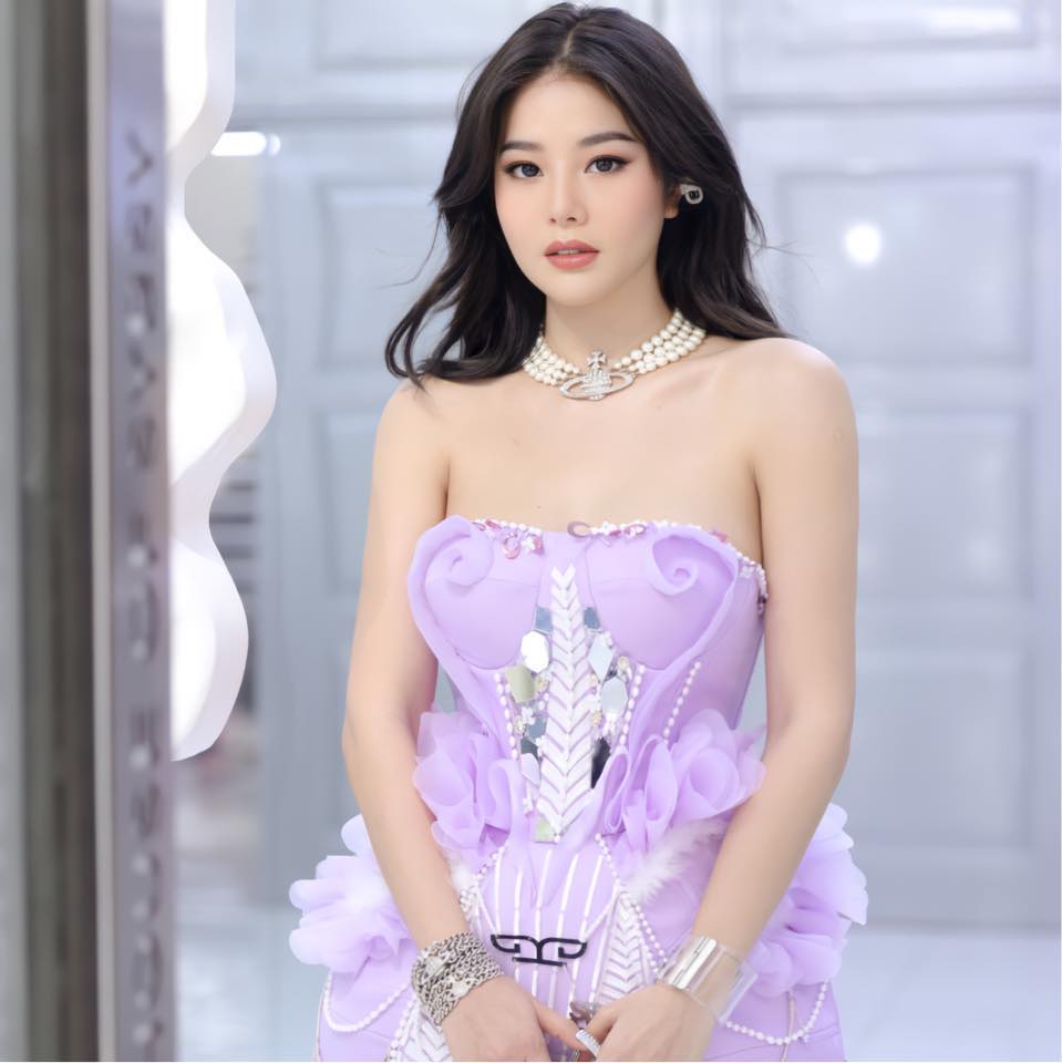 Hội mẹ bỉm quý tộc bầu bí hay sau sinh vẫn lung linh như thời son rỗi, vừa giỏi chăm con vừa khéo chăm mình - Ảnh 28. Hội mẹ bỉm quý tộc bầu bí hay sau sinh vẫn lung linh như thời son rỗi, vừa giỏi chăm con vừa khéo chăm mình - Ảnh 28.