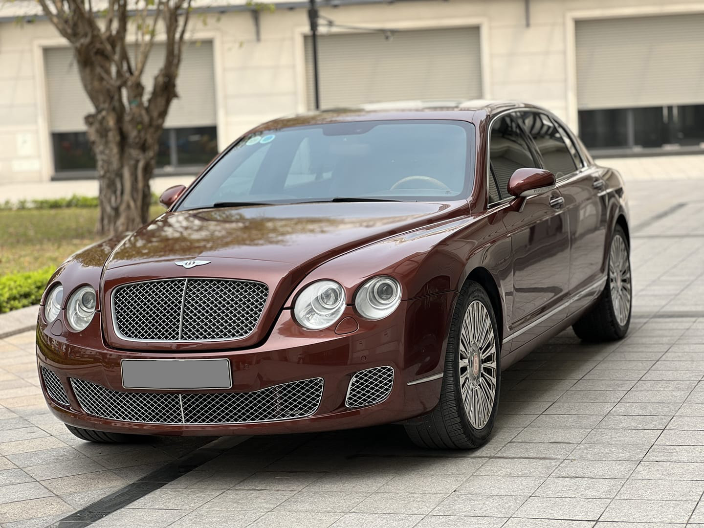 Chiếc Bentley Flying Spur biểu tượng quyền lực của đại gia Việt một thời này bán lại chỉ hơn 1,2 tỷ - Ảnh 2.