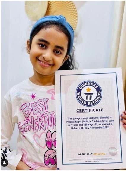 Phá kỷ lục Guinness khi hoàn thành khoá đào tạo, trở thành HLV dạy Yoga trong 200 giờ, cô bé 7 tuổi khiến cả thế giới thán phục: Đúng tuổi trẻ tài cao! - Ảnh 1.