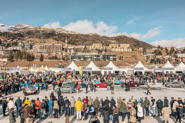 Trong đúng 2 ngày, một địa chỉ bất ngờ lột xác thành chốn gặp gỡ của giới siêu giàu, lác mắt với loạt xe hiếm có tiền cũng không mua được - Ảnh 1.