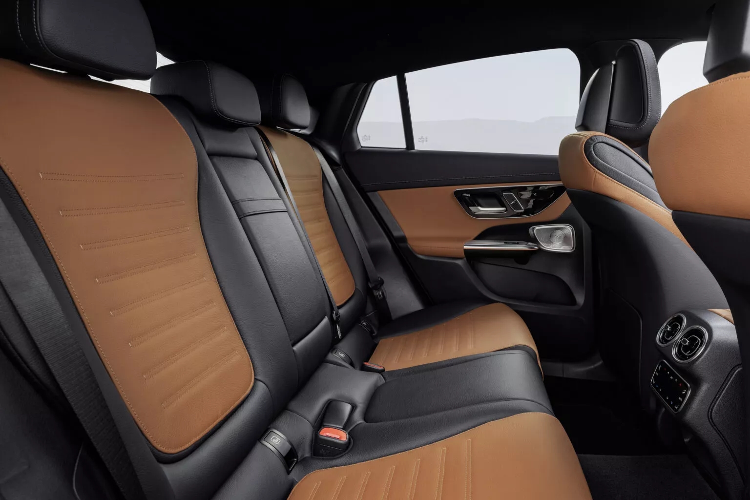 Ra mắt Mercedes-Benz GLC Coupe 2023: Cái gì cũng to lớn hơn, cạnh tranh X4 với nhiều đồ chơi công nghệ, về Việt Nam trong thời gian gần - Ảnh 17.