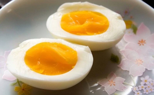 Chuyên gia Mỹ khuyên khi thấy trứng có dấu hiệu này thì không nên mua - Ảnh 2.