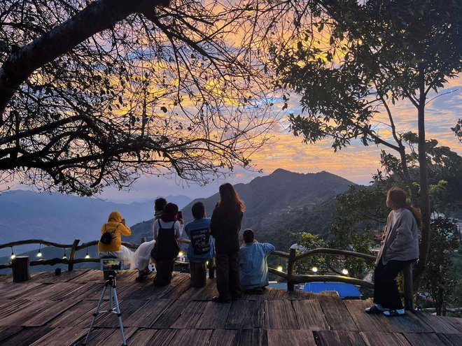  Cuối tuần đi săn mây, ngắm hoa rừng, ăn đặc sản giá chưa đến 1 triệu - Ảnh 3.