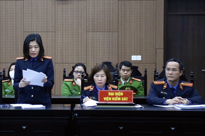 Nữ trùm lừa đảo bị đề nghị án tù chung thân, ngân hàng phải trả lại tiền - Ảnh 2. Nữ trùm lừa đảo bị đề nghị án tù chung thân, ngân hàng phải trả lại tiền - Ảnh 2.