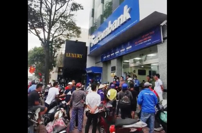 Giám đốc Sacombank Khánh Hòa bị cách chức, liên quan vụ khách hàng mất 46,9 tỉ đồng - Ảnh 2. Giám đốc Sacombank Khánh Hòa bị cách chức, liên quan vụ khách hàng mất 46,9 tỉ đồng - Ảnh 2.