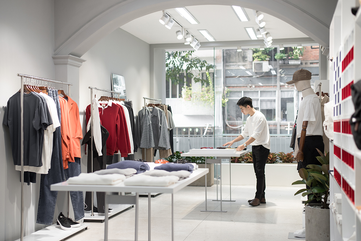 Founder ‘local brand’ SSStutter: 19 tuổi kinh doanh, 21 tuổi bỏ học mở công ty với số vốn 1 triệu đồng, 3 tháng sau tuyên bố phá sản nhưng vực dậy chỉ trong 1 buổi chiều - Ảnh 2. Founder ‘local brand’ SSStutter: 19 tuổi kinh doanh, 21 tuổi bỏ học mở công ty với số vốn 1 triệu đồng, 3 tháng sau tuyên bố phá sản nhưng vực dậy chỉ trong 1 buổi chiều - Ảnh 2.