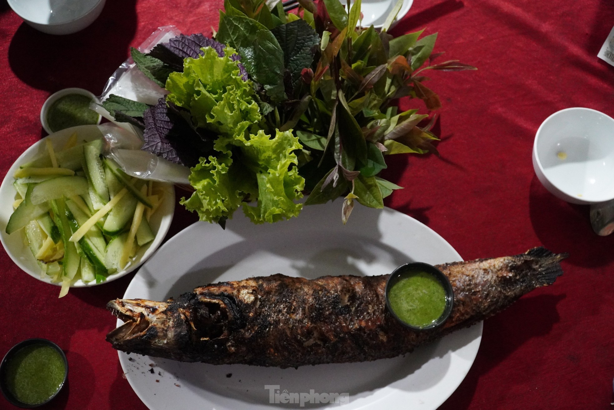 Đặc sản nướng cá bằng lá rừng, thu tiền triệu mỗi ngày - Ảnh 9.