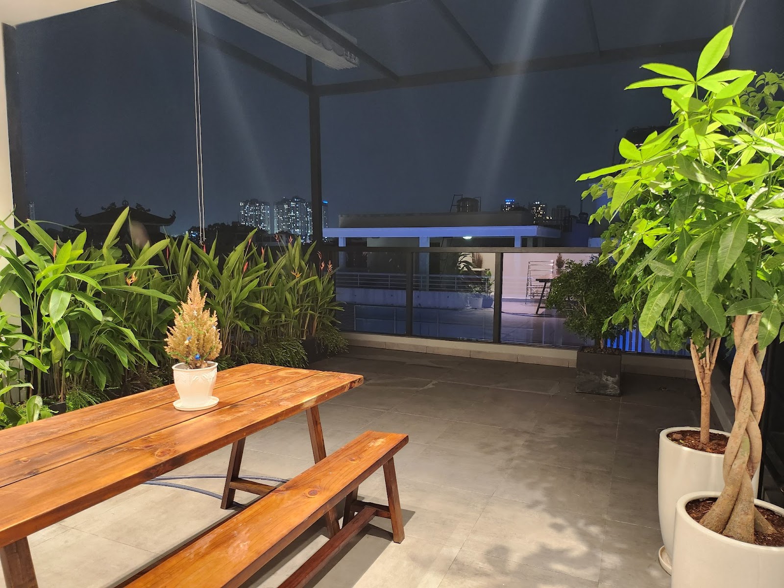 Vợ chồng 9x chi 10 tỷ đồng cải tạo khách sạn cũ 700m2 thành ngôi nhà cực phong cách: Vừa là tổ ấm, vừa kinh doanh giúp tận dụng hiệu quả tối đa - Ảnh 5. Vợ chồng 9x chi 10 tỷ đồng cải tạo khách sạn cũ 700m2 thành ngôi nhà cực phong cách: Vừa là tổ ấm, vừa kinh doanh giúp tận dụng hiệu quả tối đa - Ảnh 5.