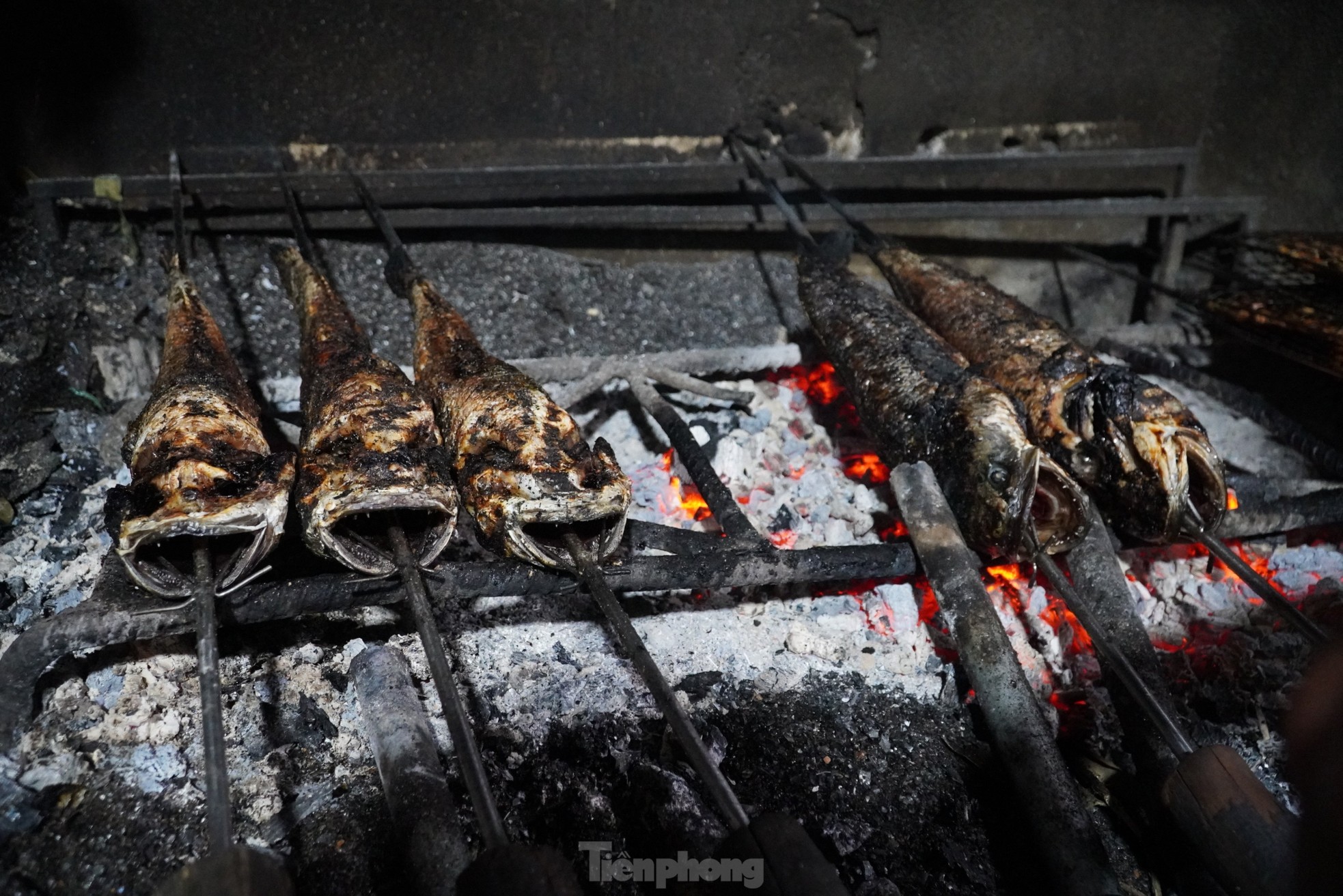 Đặc sản nướng cá bằng lá rừng, thu tiền triệu mỗi ngày - Ảnh 5.