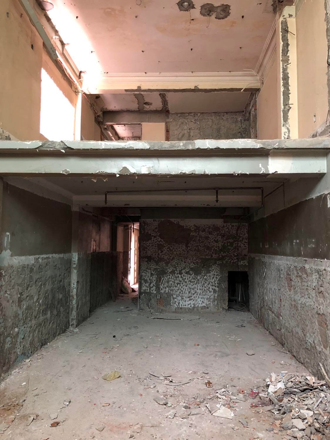 Vợ chồng 9x chi 10 tỷ đồng cải tạo khách sạn cũ 700m2 thành ngôi nhà cực phong cách: Vừa là tổ ấm, vừa kinh doanh giúp tận dụng hiệu quả tối đa - Ảnh 2. Vợ chồng 9x chi 10 tỷ đồng cải tạo khách sạn cũ 700m2 thành ngôi nhà cực phong cách: Vừa là tổ ấm, vừa kinh doanh giúp tận dụng hiệu quả tối đa - Ảnh 2.