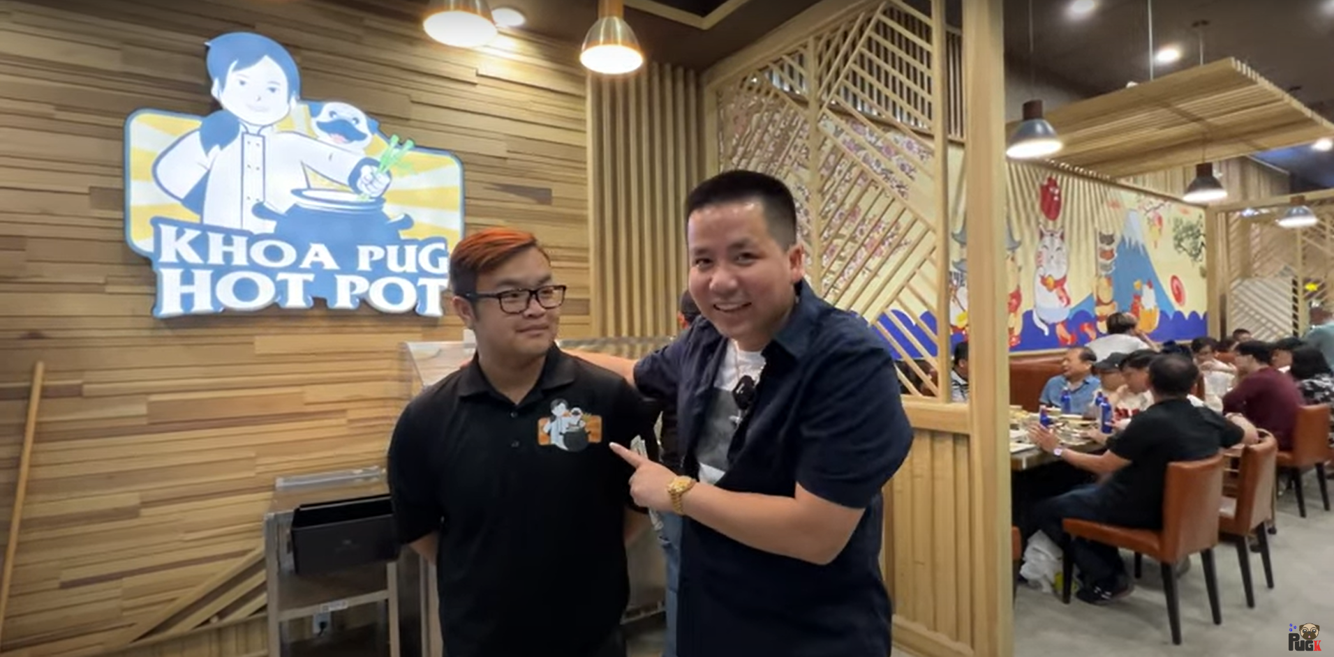 Mở quán lẩu, Khoa Pug tiết lộ mức lương của nhân viên phục vụ - Ảnh 3.