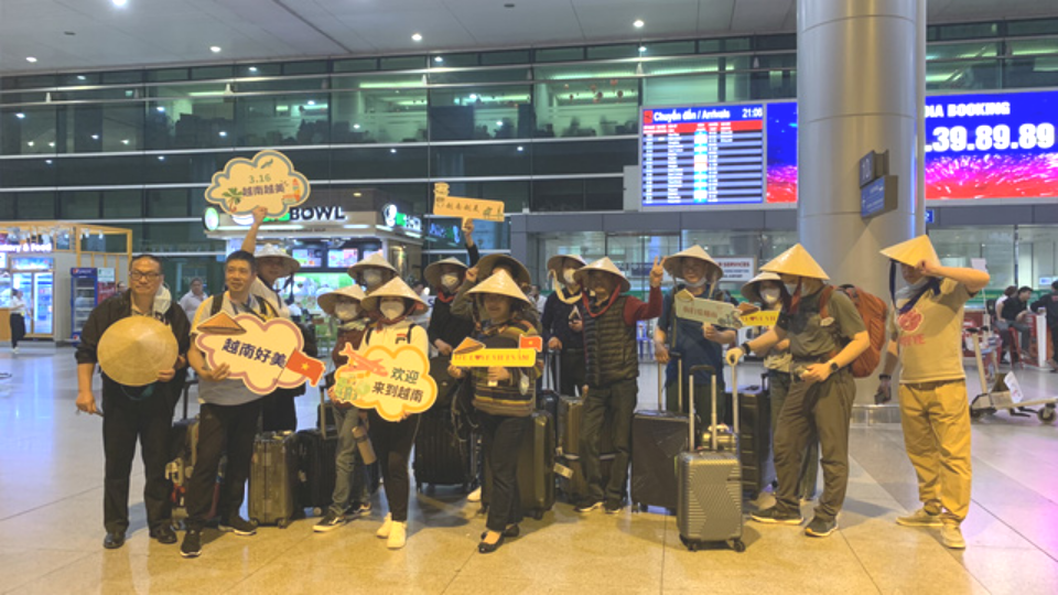 Khách du lịch Trung Quốc hào hứng đến TP Hồ Chí Minh - Ảnh 1. Khách du lịch Trung Quốc hào hứng đến TP Hồ Chí Minh - Ảnh 1.