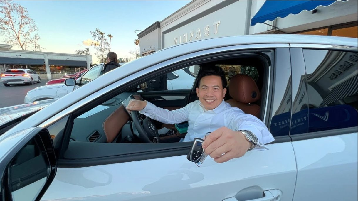 Nhận những chiếc xe VinFast VF8 đầu tiên, khách hàng tại Mỹ nói gì? - Ảnh 3.
