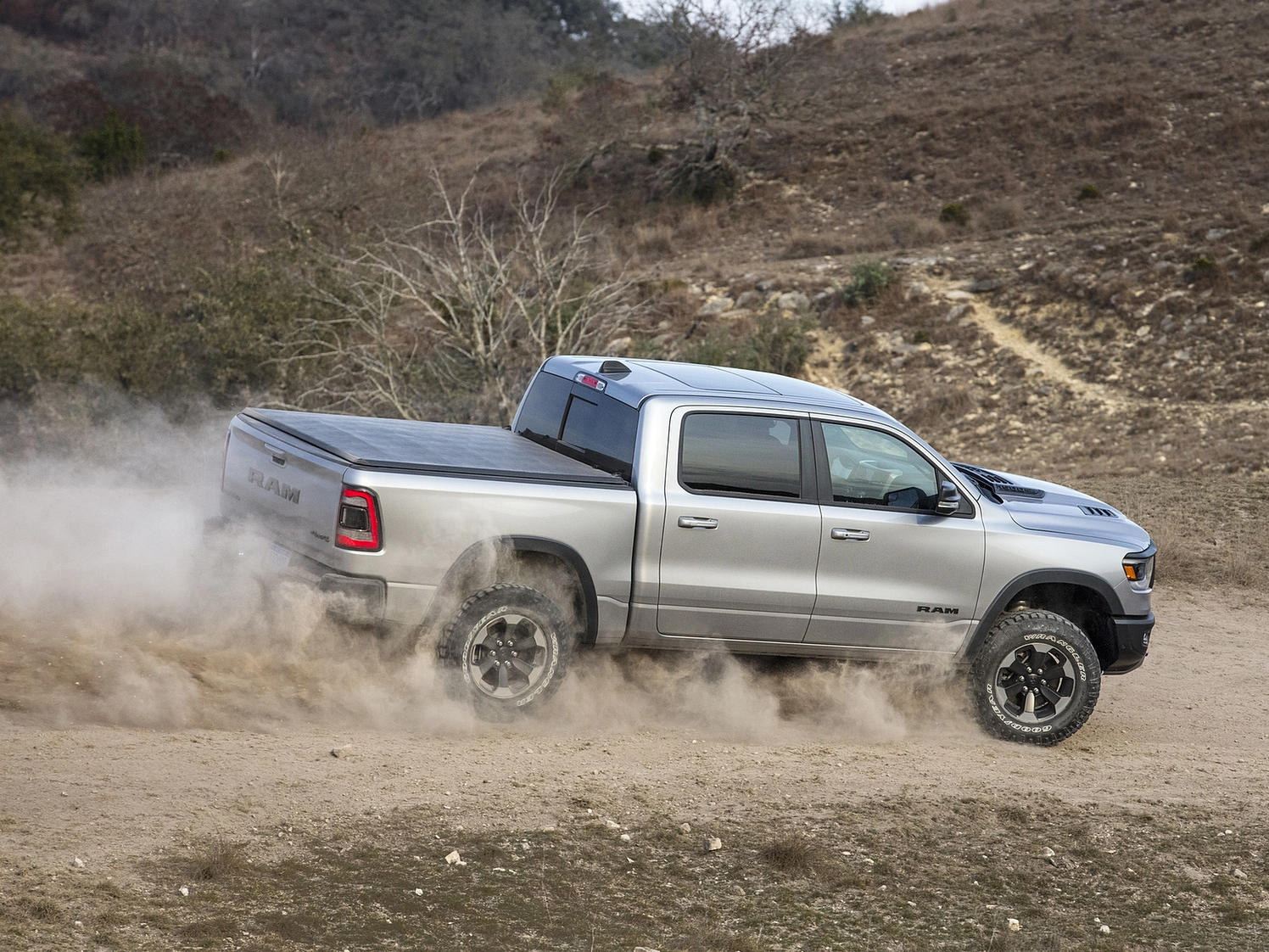 Ram 1500 - Bán tải ‘phổ thông’ sắp về bản off-road cho nhà giàu Việt, ngang cơ Ford F-150 nhưng giá nhẩm tính 6 tỷ đồng - Ảnh 6.