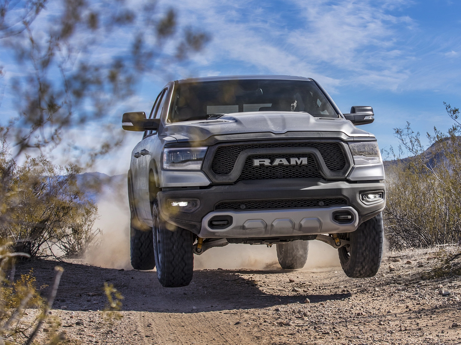Ram 1500 - Bán tải ‘phổ thông’ sắp về bản off-road cho nhà giàu Việt, ngang cơ Ford F-150 nhưng giá nhẩm tính 6 tỷ đồng - Ảnh 2.
