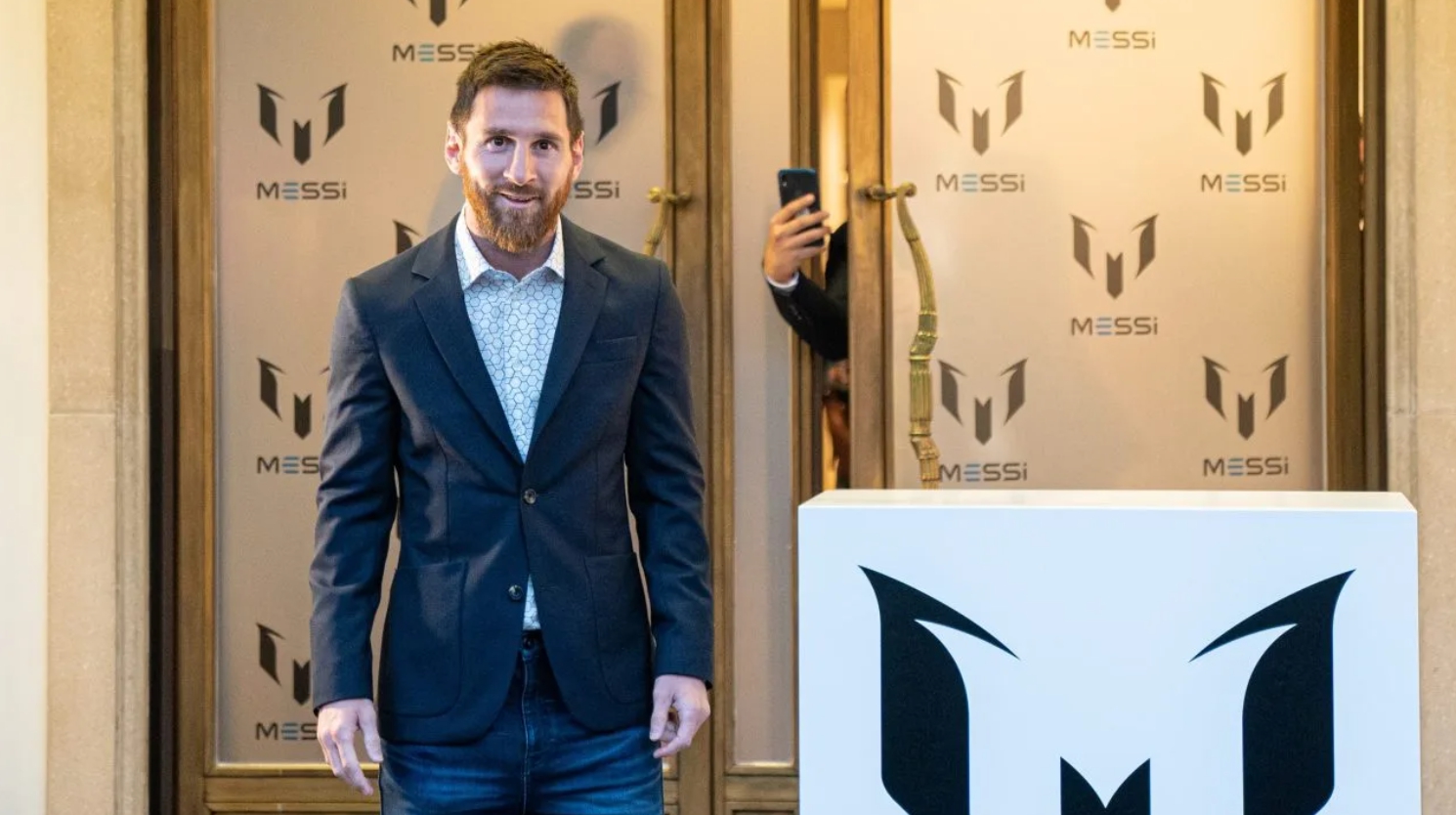 Không chỉ là Vua sân cỏ, Lionel Messi còn là ông trùm kinh doanh khét tiếng: Xây dựng tài sản 600 triệu USD, mỗi năm bỏ túi 10 triệu USD chỉ nhờ một khoản - Ảnh 2.