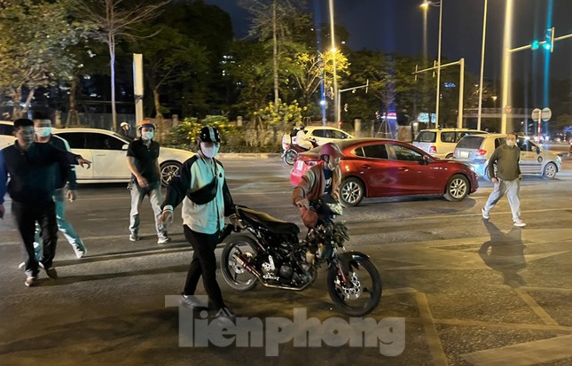 Cảnh sát 141 hóa trang ‘tóm loạt xe phân khối lớn độ pô gây náo loạn đường phố - Ảnh 2.