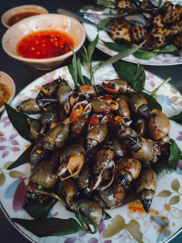 5 món ăn hàng đầu của Việt Nam khiến cặp đôi nước ngoài mê mẩn: Món cuối chỉ dành cho người thích ăn cay - Ảnh 4.
