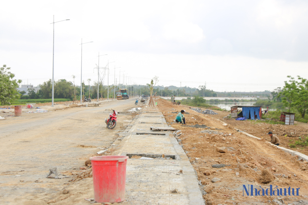 Nhiều lần lỡ hẹn, đường ven sông hơn 745 tỷ ở Đà Nẵng chốt ngày về đích - Ảnh 1. Nhiều lần lỡ hẹn, đường ven sông hơn 745 tỷ ở Đà Nẵng chốt ngày về đích - Ảnh 1.