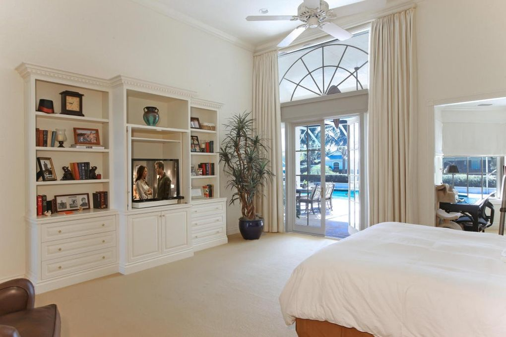 Chẳng cần nhận thừa kế, con gái Steve Jobs vẫn tận hưởng cuộc sống sang chảnh: Tự kiếm tiền không "dựa hơi" bố mẹ, có cả siêu du thuyền và máy bay tư nhân - Ảnh 8.