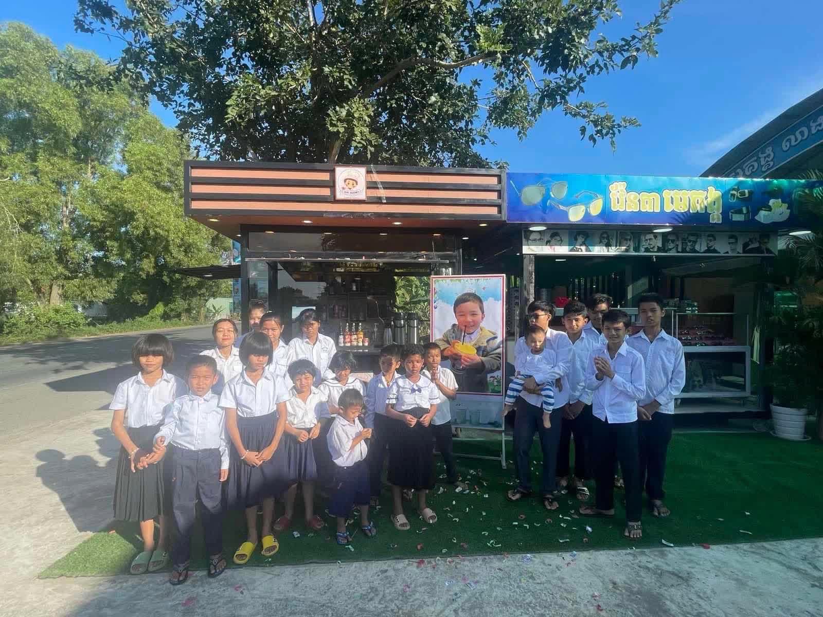 Con trai Đan Trường ngậm thìa vàng từ nhỏ: Hơn 2 tuổi đã sở hữu công ty thời trang, nay làm chủ tiệm bánh thứ 2 - Ảnh 2.