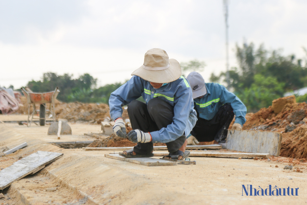 Nhiều lần lỡ hẹn, đường ven sông hơn 745 tỷ ở Đà Nẵng chốt ngày về đích - Ảnh 4. Nhiều lần lỡ hẹn, đường ven sông hơn 745 tỷ ở Đà Nẵng chốt ngày về đích - Ảnh 4.