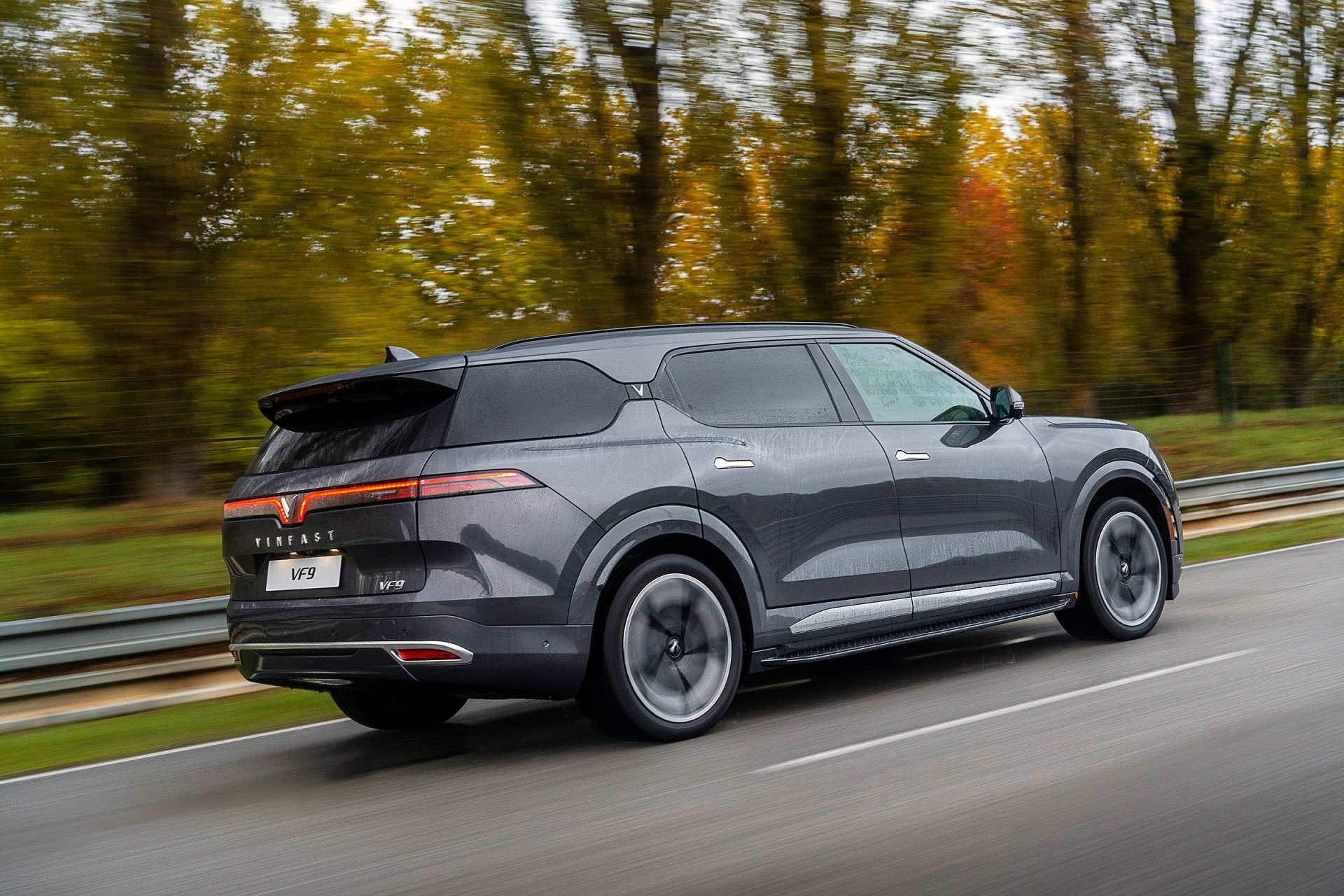 Lô xe VinFast VF 9 đầu tiên chuẩn bị đến tay khách hàng ngay trong tháng 3 - Ảnh 1.