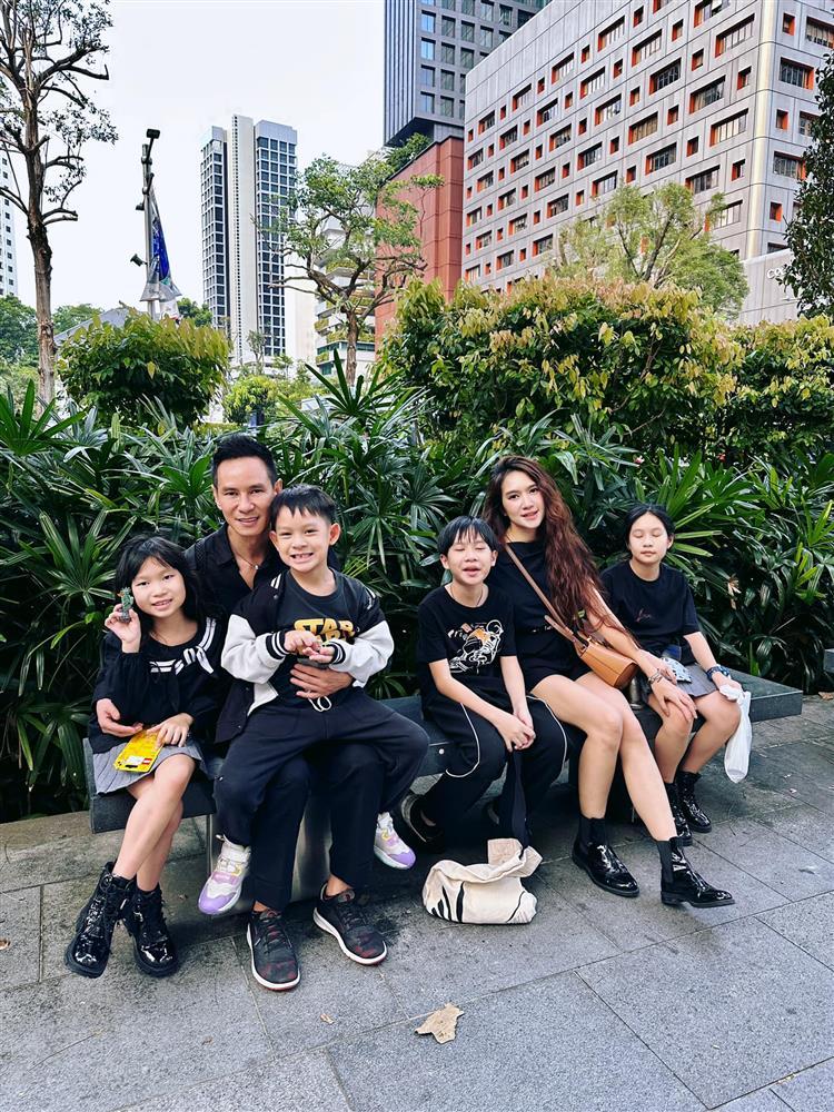 Vợ Lý Hải qua 4 lần sinh nở vẫn đẹp, có gu thời trang sành điệu vạn người mê - Ảnh 1.