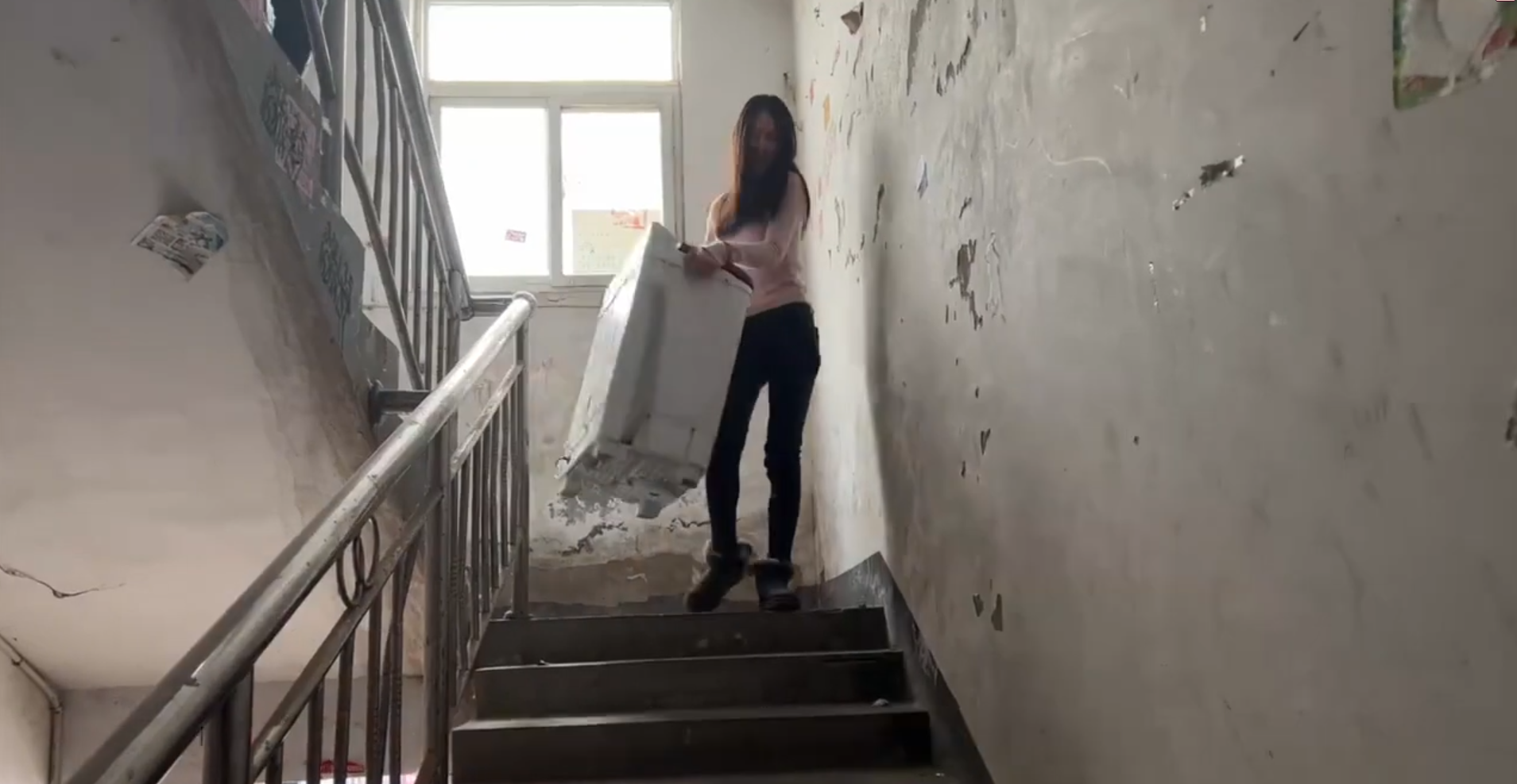 Nữ sinh ĐH top đầu kiếm sống bằng nghề nhặt phế liệu, thu nhập 30-40 triệu/tháng: Bị ám ảnh vì tấm bằng cử nhân sẽ bỏ lỡ rất nhiều cơ hội - Ảnh 3. Nữ sinh ĐH top đầu kiếm sống bằng nghề nhặt phế liệu, thu nhập 30-40 triệu/tháng: Bị ám ảnh vì tấm bằng cử nhân sẽ bỏ lỡ rất nhiều cơ hội - Ảnh 3.