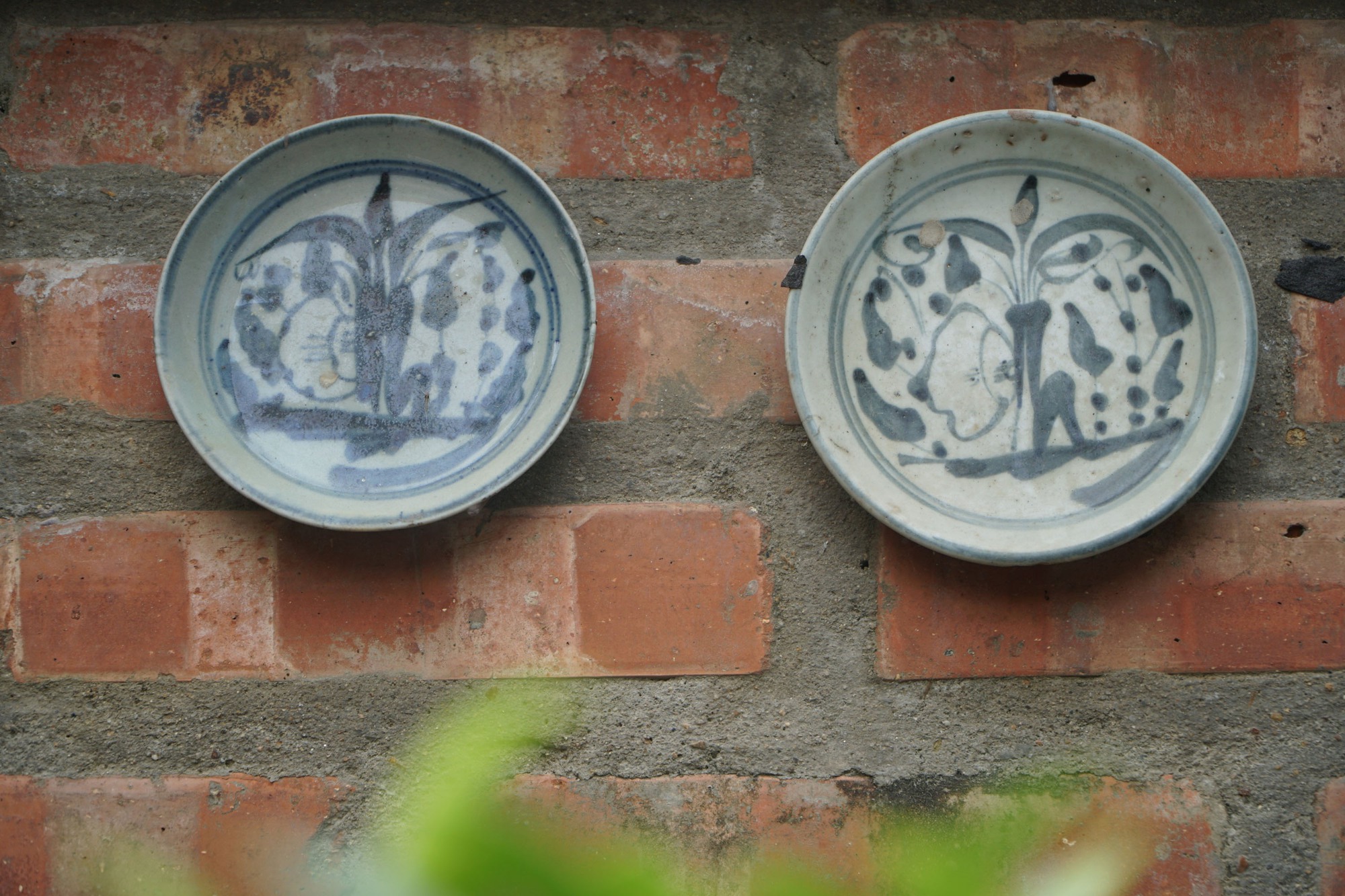 Bỏ ra bộ đĩa cổ hơn 100 triệu, ông lão dựng nên tấm bản đồ Việt Nam có một không hai - Ảnh 7. Bỏ ra bộ đĩa cổ hơn 100 triệu, ông lão dựng nên tấm bản đồ Việt Nam có một không hai - Ảnh 7.