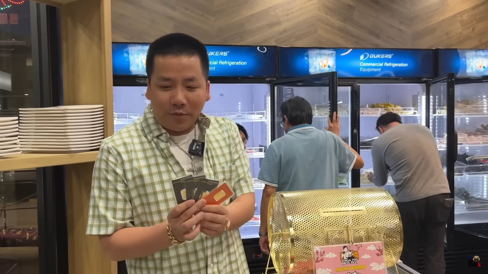 Mở quán lẩu ở Mỹ vì đam mê chứ lời lãi gì tầm này: Khoa Pug tặng vàng Thụy Sĩ cho khách tới ủng hộ, khán giả ở Việt Nam cũng có quà - Ảnh 3.