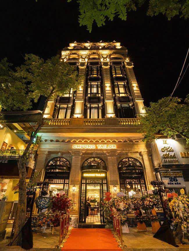 Doanh nhân Chương Tailor bất ngờ rước thêm Rolls-Royce dù đã có siêu phẩm 9 tỷ đồng: Tài sản đã lớn nay còn khủng hơn, xứng tầm đại gia Hà Thành - Ảnh 3. Doanh nhân Chương Tailor bất ngờ rước thêm Rolls-Royce dù đã có siêu phẩm 9 tỷ đồng: Tài sản đã lớn nay còn khủng hơn, xứng tầm đại gia Hà Thành - Ảnh 3.