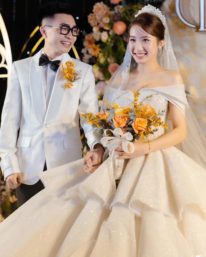 Hé lộ góc nhỏ toàn hàng hiệu trong cơ ngơi của cô gái kết hôn với thiếu gia Đồng Tháp - Ảnh 4.