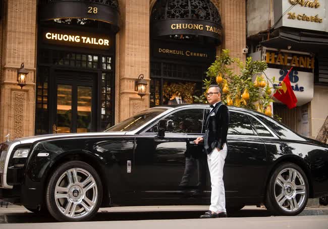 Doanh nhân Chương Tailor bất ngờ rước thêm Rolls-Royce dù đã có siêu phẩm 9 tỷ đồng: Tài sản đã lớn nay còn khủng hơn, xứng tầm đại gia Hà Thành - Ảnh 2. Doanh nhân Chương Tailor bất ngờ rước thêm Rolls-Royce dù đã có siêu phẩm 9 tỷ đồng: Tài sản đã lớn nay còn khủng hơn, xứng tầm đại gia Hà Thành - Ảnh 2.