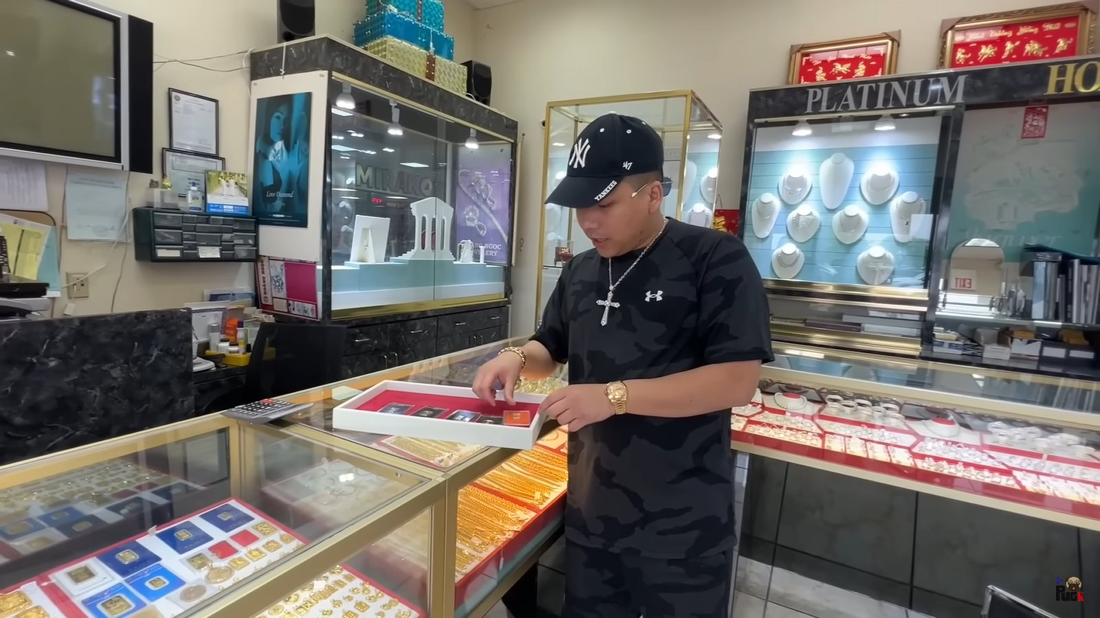 Mở quán lẩu ở Mỹ vì đam mê chứ lời lãi gì tầm này: Khoa Pug tặng vàng Thụy Sĩ cho khách tới ủng hộ, khán giả ở Việt Nam cũng có quà - Ảnh 1.