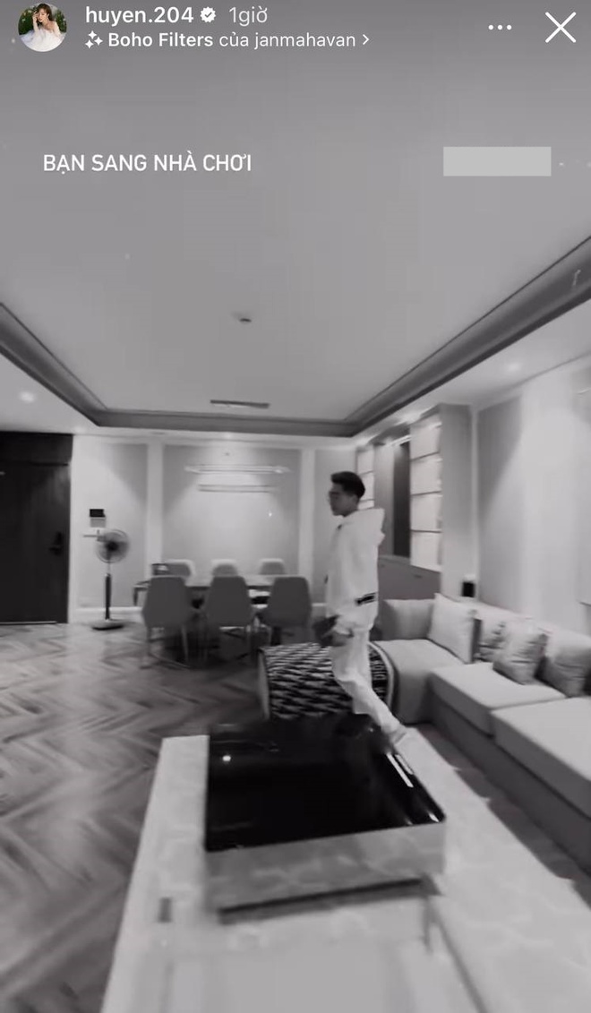 Hé lộ góc nhỏ toàn hàng hiệu trong cơ ngơi của cô gái kết hôn với thiếu gia Đồng Tháp - Ảnh 2.